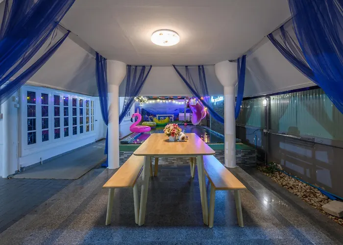 Blue Pool Villa Jomtien / 350M To Beach / Big Pool With Slider