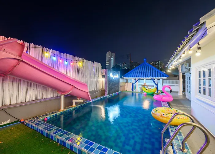 Blue Pool Villa Jomtien / 350M To Beach / Big Pool With Slider