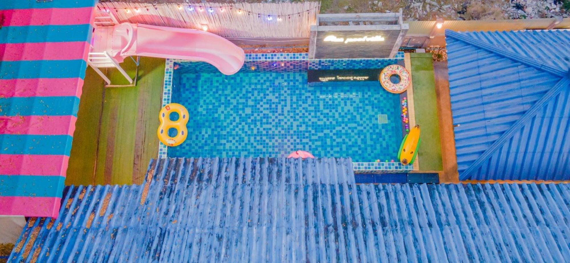 Blue Pool / 350m To / Big Pool With Slider *