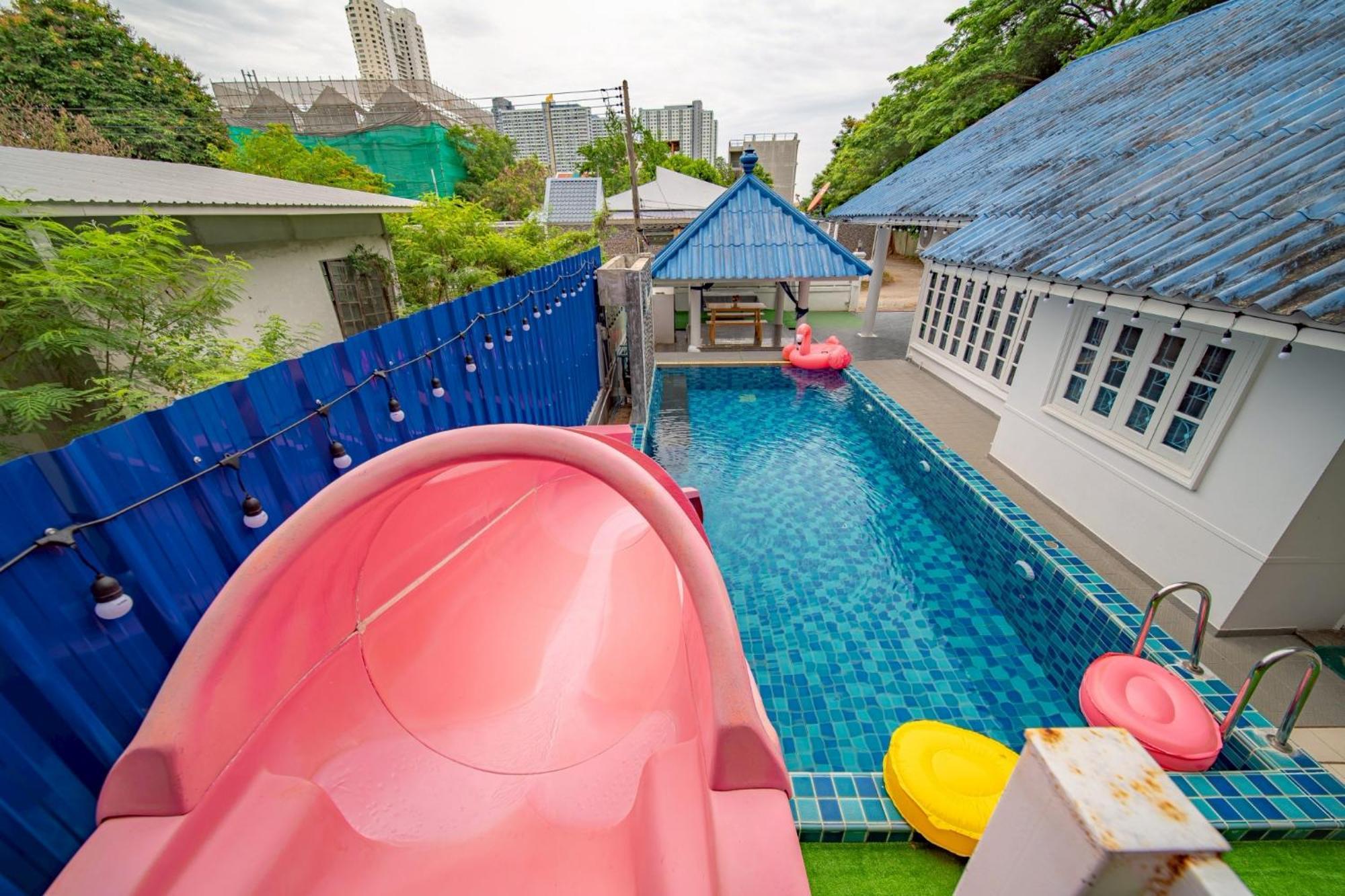 Blue Pool / 350m To / Big Pool With Slider *